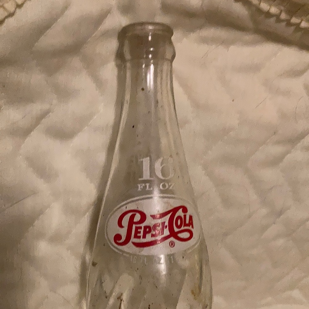 Pepsi Cola Soda Bottle | One Pint / 16 FL. OZ. | Spiral Glass